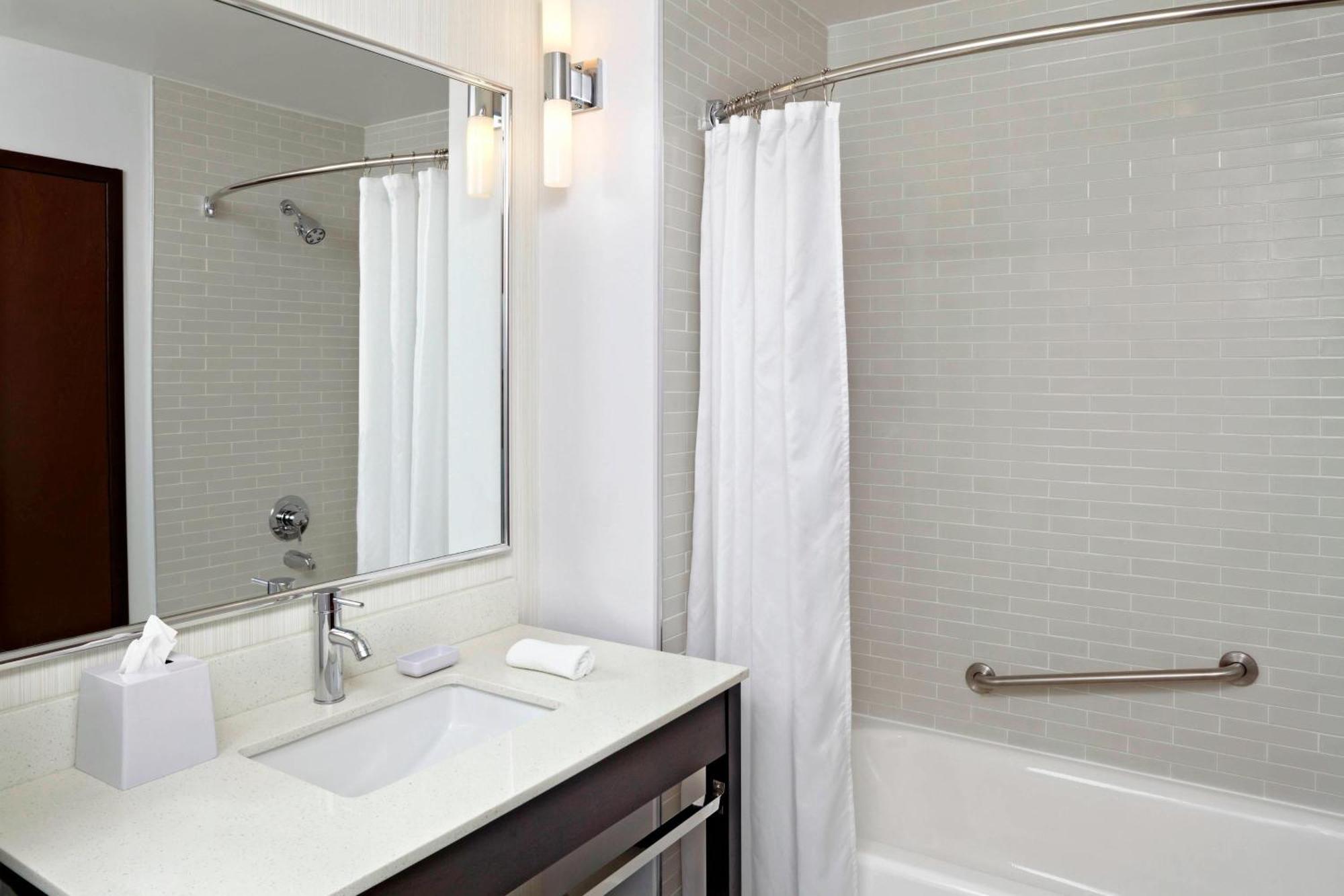 Four Points By Sheraton Edmonton Gateway Ngoại thất bức ảnh